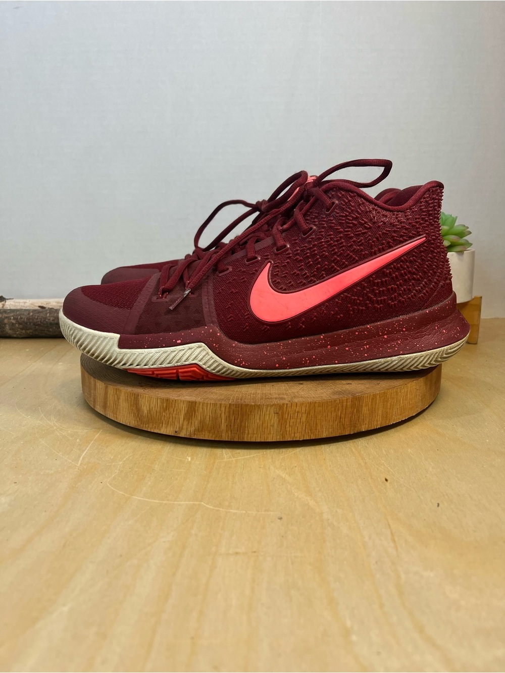 Nike Kyrie 3 Hot Punch Basketball Shoes Mens Size 11 Team Red 852395-681